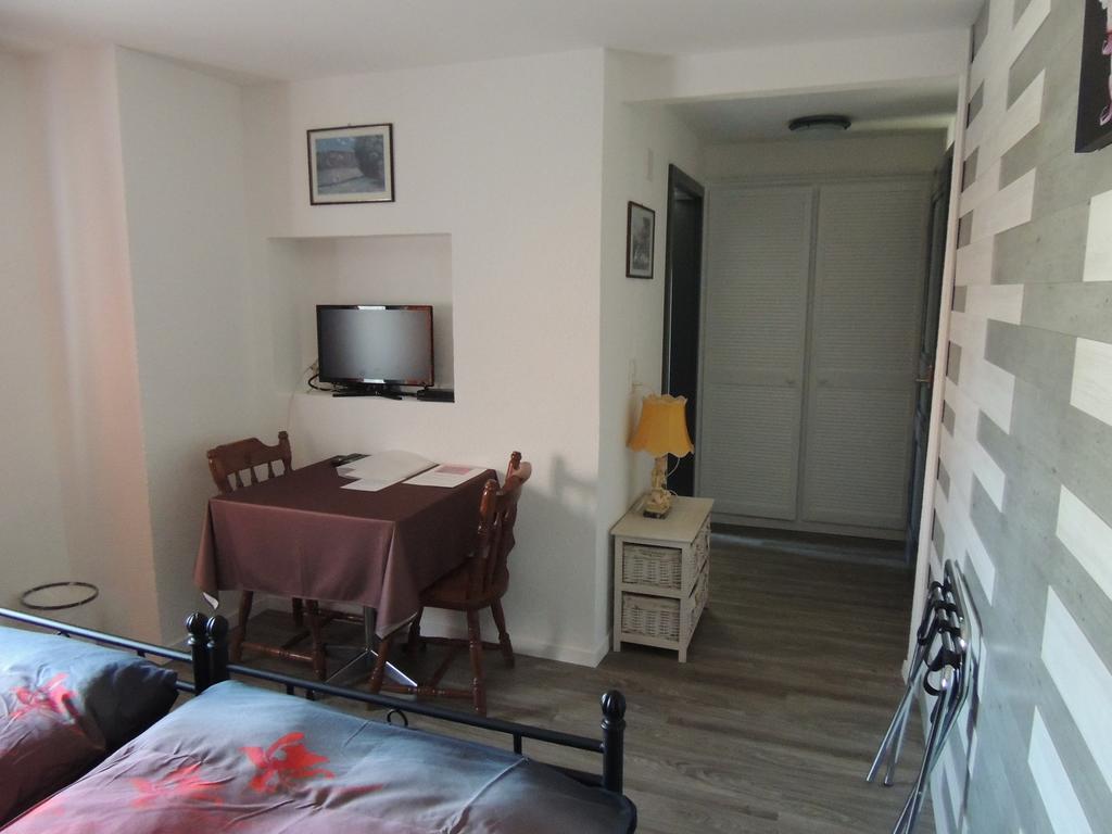 Hotel De La Gare Cousset الغرفة الصورة