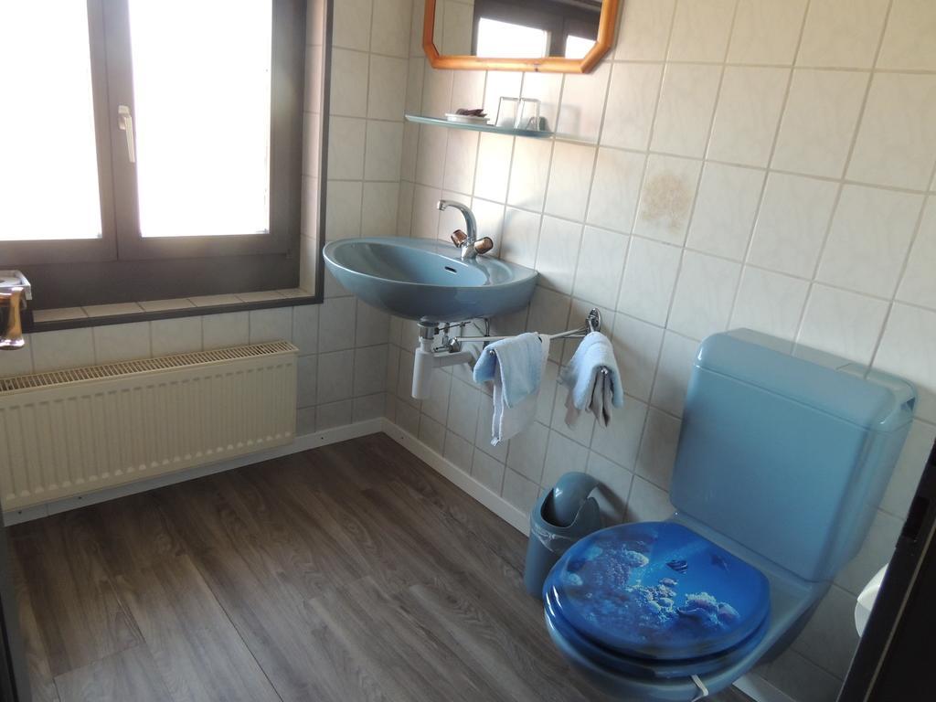 Hotel De La Gare Cousset الغرفة الصورة