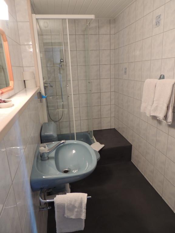 Hotel De La Gare Cousset الغرفة الصورة